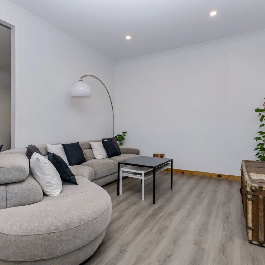 Charming in the Heart of Golden Square - Photo 1