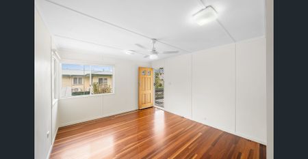 Dual Living Home in Quiet Street - Ideal for Extended Families or Shared Living - Photo 2