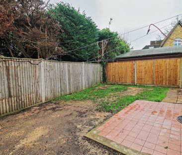 Stuart Avenue, Walton On Thames - Photo 2