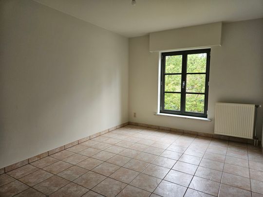 Appartement met 2 slaapkamers, terras en staanplaats - Photo 1