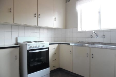 Conveniently Located Two Bedroom Apartment - Photo 4