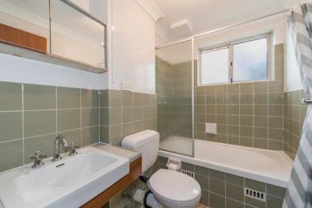 “Central Penrith Apartment – Walk to Shops and Transport” - Photo 4