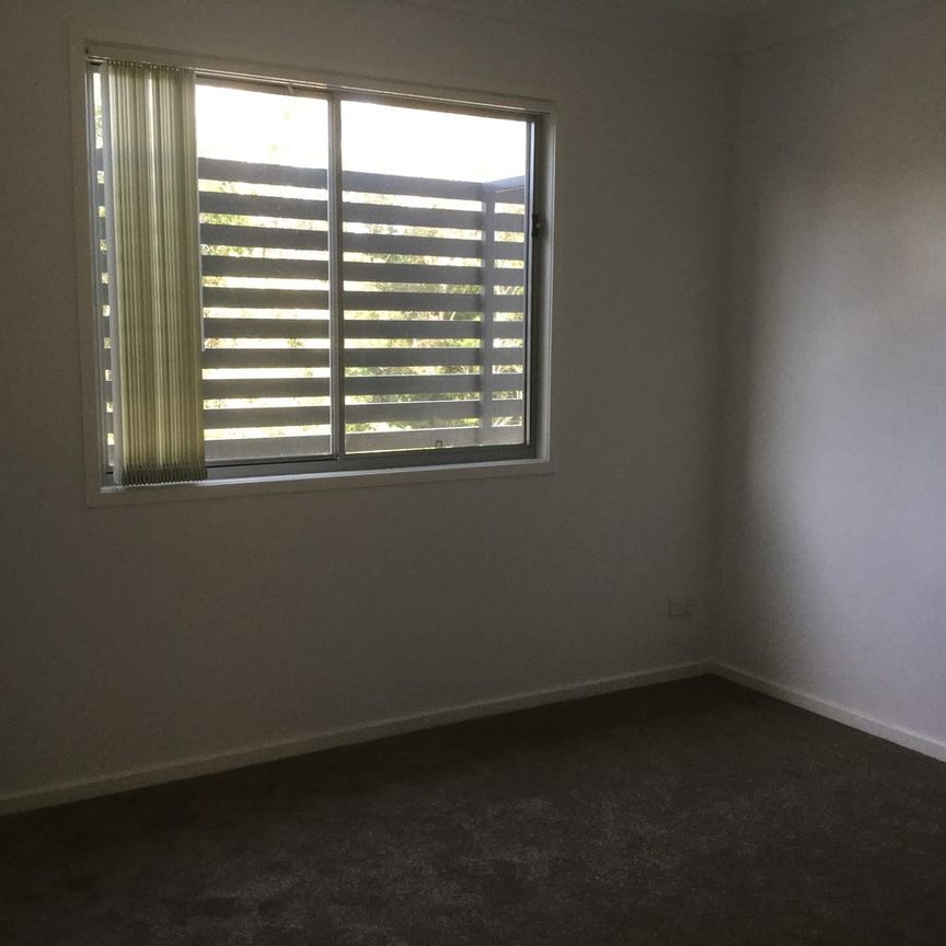 4 BEDROOMS - DOUBLE GARAGE - EXTRA LIVING AREA - 2 EN SUITES - Photo 1