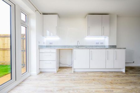 2 bedroom semi-detached house to rent - Photo 2