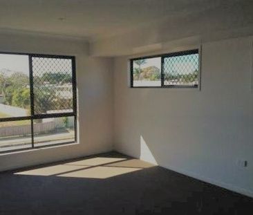 Centrally located townhouse - Photo 5