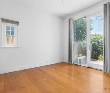 HOME BY THE BAY | QUAINT AND COSY - Photo 4