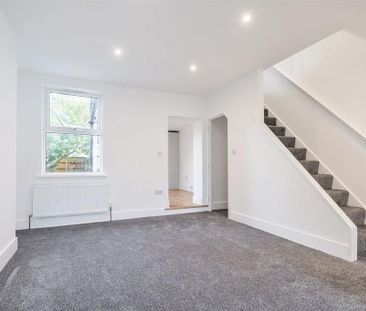 3 bedroom end of terrace house to rent - Photo 1