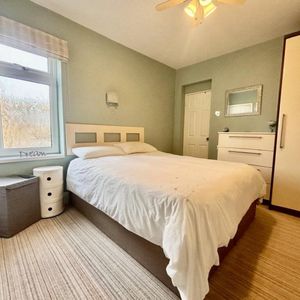 1 bed Apartment - To Let - Photo 3