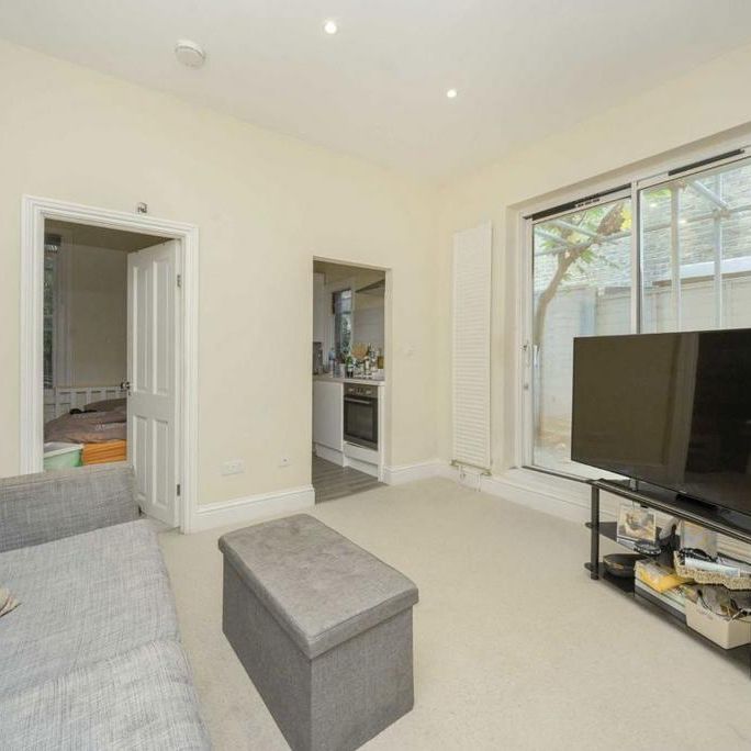 3 bedroom flat to rent - Photo 1