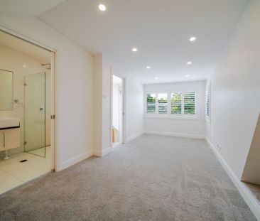 Architecturally Renovated Terrace with Parking in a Prime Inner-Cit... - Photo 6