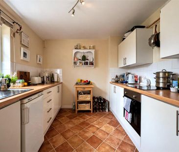 3 bedroom semi-detached house to rent - Photo 4