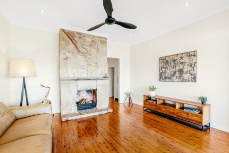 Character & Charm with Breathtaking Water Views Available from 17 January, 2026 - Photo 2