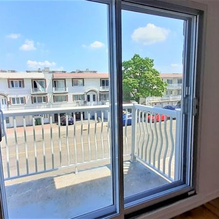 Nouveau-Rosemont 4 1/2 Haut triplex privé-LIBRE!!! -Possible achat électros/meubles - Photo 3