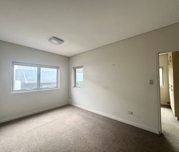 Near new two bedroom + study townhouse - Photo 5