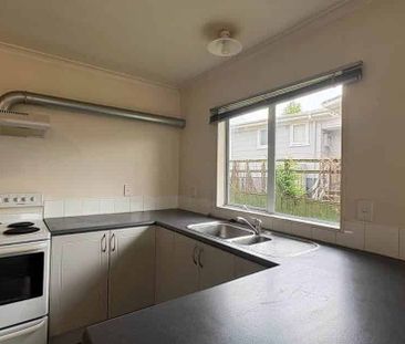 Spacious one bedroom in great location - Photo 1
