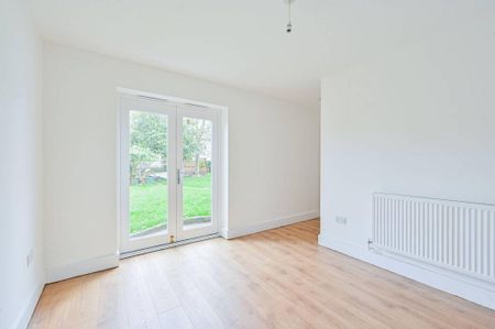 3 bedroom detached house to rent - Photo 4