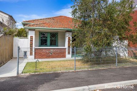 2 Brown Street, Newport, VIC 3015 - Photo 5