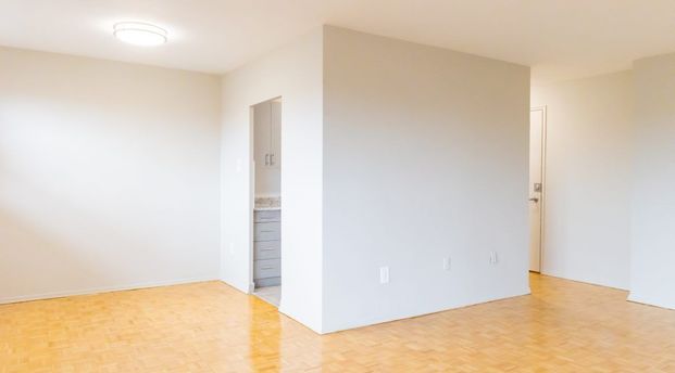 For Lease - 1061 Seneca Avenue Unit# 205, Mississauga, Ontario - Photo 1