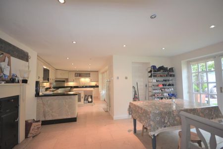 3 bedroom detached house to rent - Photo 4