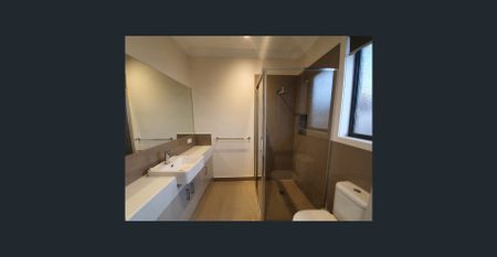 Lovely Three Bedroom Townhouse - Photo 4