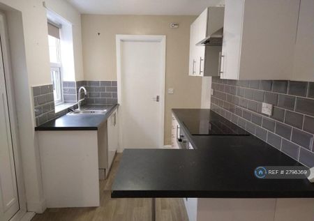 3 bedroom terraced house to rent - Photo 5