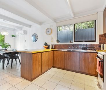 Charming beachside retreat- Fully Furnished! - Photo 4