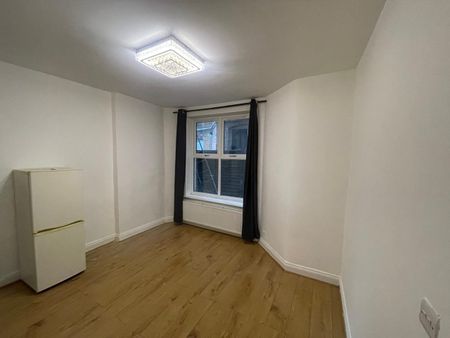 2 Bed Semi-Detached House, Churchmead Road, NW10 - Photo 2