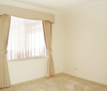 Solid Family Home! - Photo 2