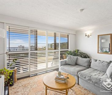 Stunning Views - Massive Balcony - Beautiful Apartment - Photo 4