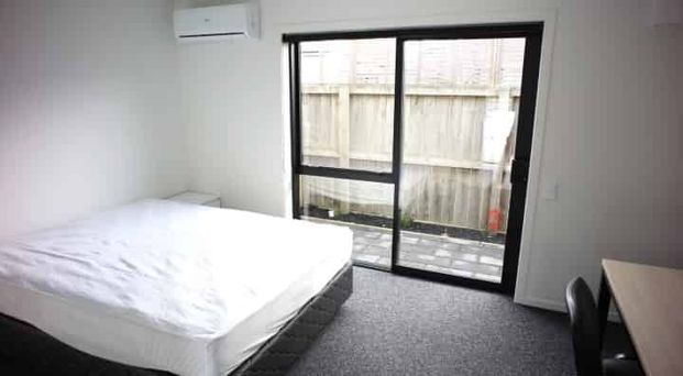 Fully Furnished - Self Contained - Photo 1