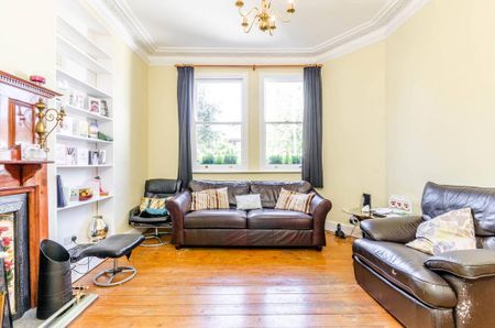 5 bedroom end of terrace house to rent - Photo 2