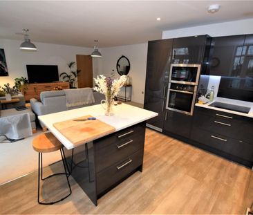2 bedroom Flat To Let - Photo 3