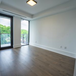 A 2.5 bed luxurious rental residence overlooking Forest Hill. - Photo 2