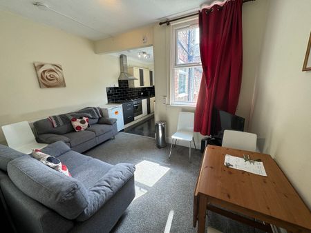 Queen Victoria Street, South Bank - P1076 - Photo 2