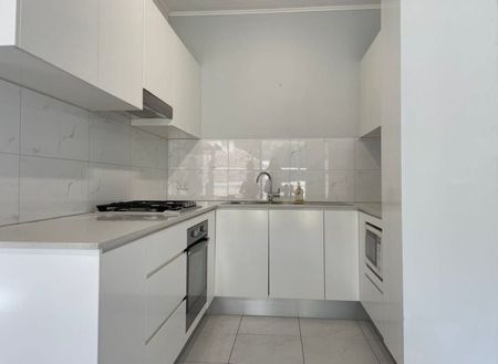 RECENTLY RENOVATED TWO BEDROOM - Photo 3