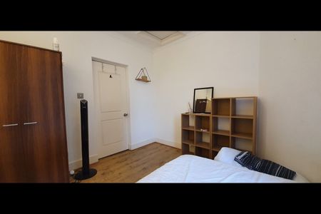 Room in a Shared House, Seely Road, SW17 - Photo 2
