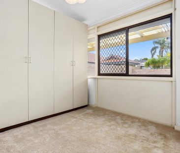 Spacious Family Living in Prestigious Applecross - Photo 4