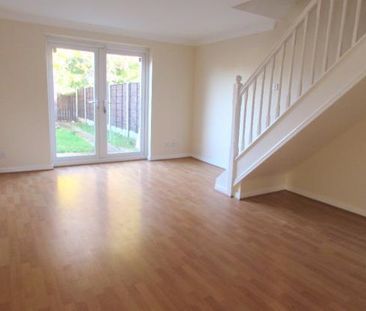 2 bedroom mews to rent - Photo 5