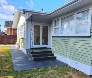 Spacious 3-Bedroom House in Fairview Downs - Photo 1