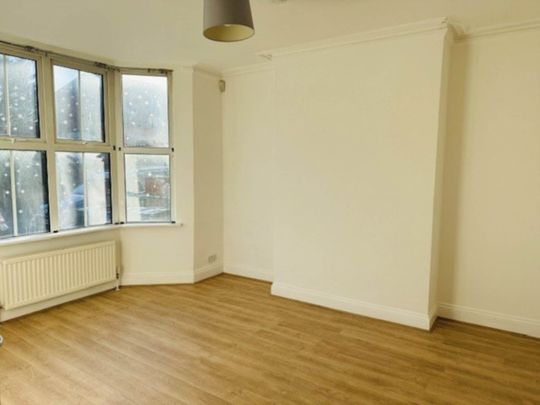 Lindsay Avenue, High Wycombe - Photo 1