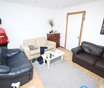 6 bedroom Student Maisonette to rent in Myrtle Grove, Newcastle Upo... - Photo 1