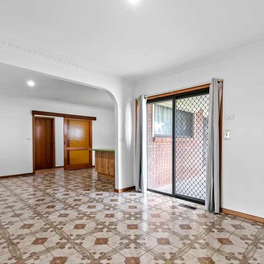 Original Family Home! - Photo 1