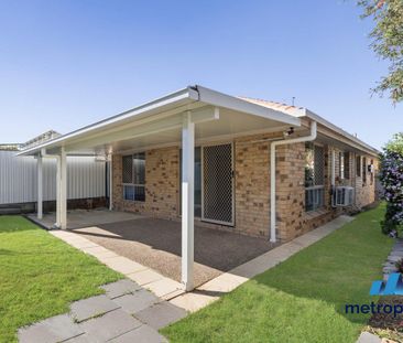 THREE BEDROOM HOME IN CONVENIENT LOCATION - Photo 2