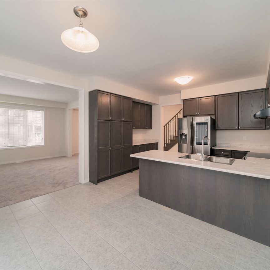 For Lease - 135 Esther Crescent, Thorold, Ontario - Photo 1