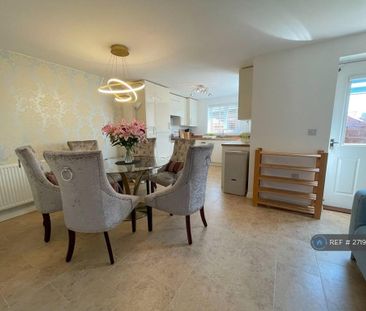 4 bedroom detached house to rent - Photo 6