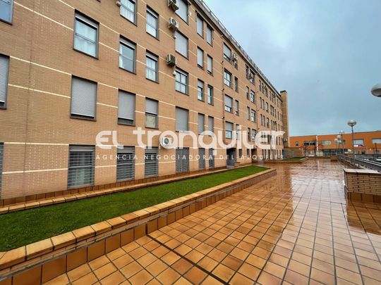 Piso de alquiler en Avenida Atenas, Centro - Photo 1