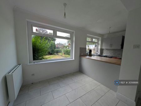 3 bedroom semi-detached house to rent - Photo 4