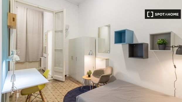 barcelona, Catalonia 08012 - Photo 1