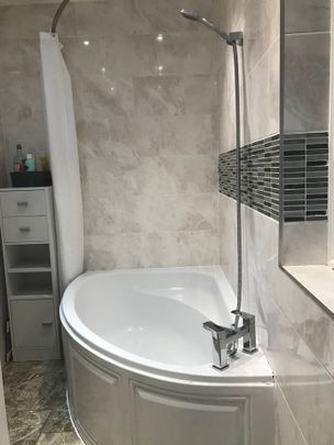 Room in a Shared House, Roman Road, E6 - Photo 1