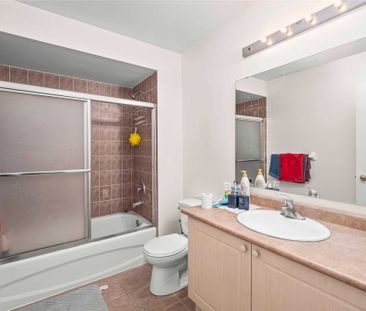Deluxe Room - North York - Photo 3